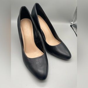 Women’s black Kelly and Katie high heeled shoes. Size 8. AC040